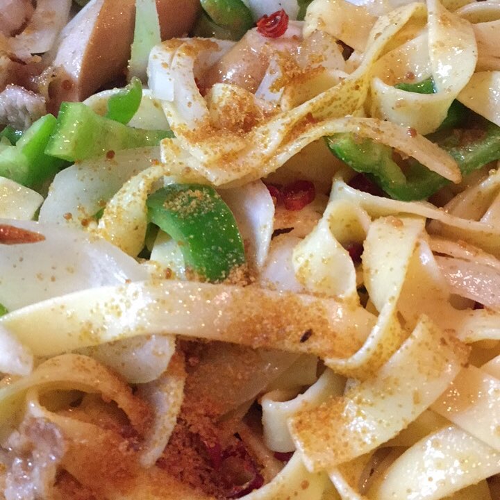 フェットゥチーネをカラスミパウダーでからめて 白ワインかな〜♪(╹◡╹)♡