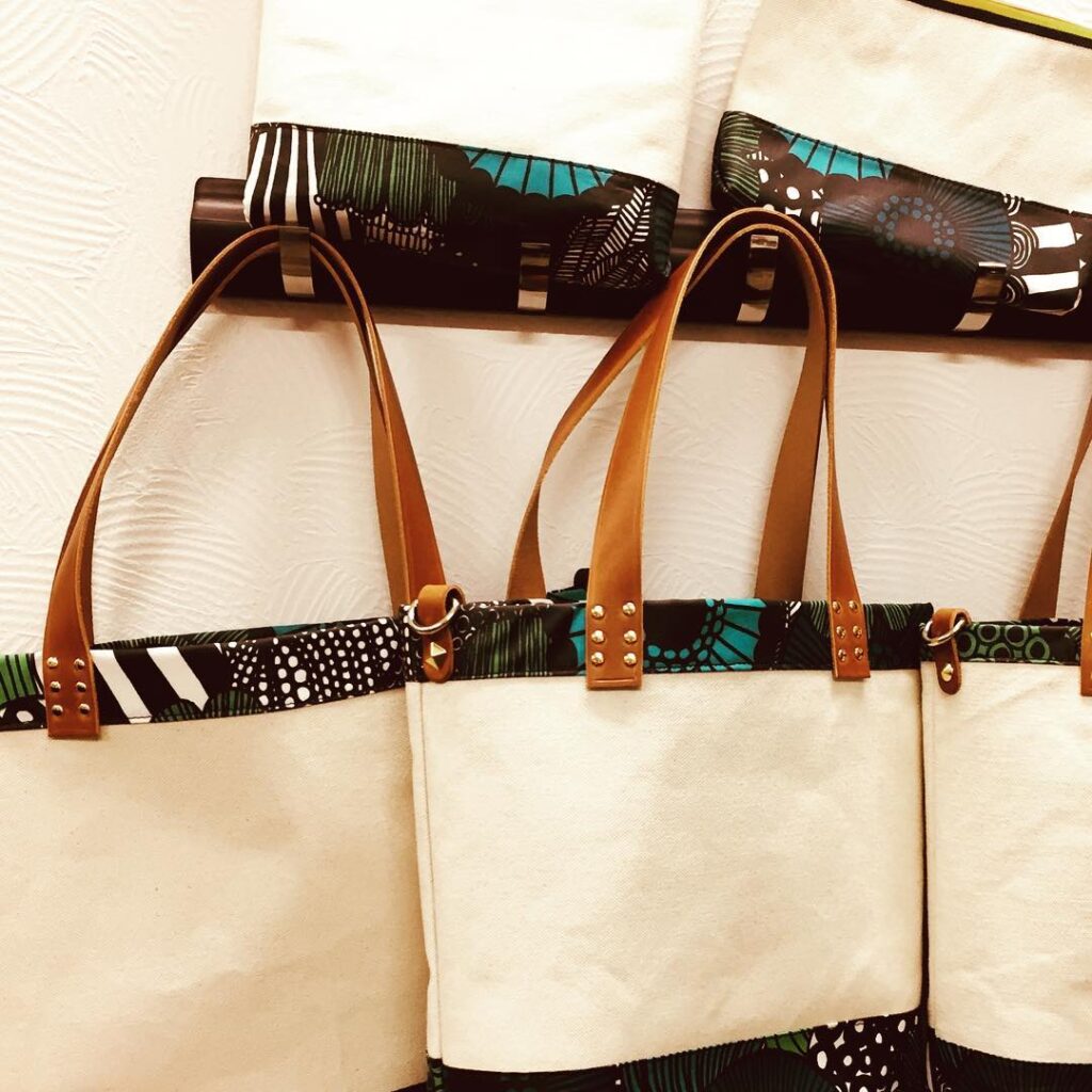 金のガチョウ 革細工教室帆布とマリメッコ柄 皮の取っ手〜