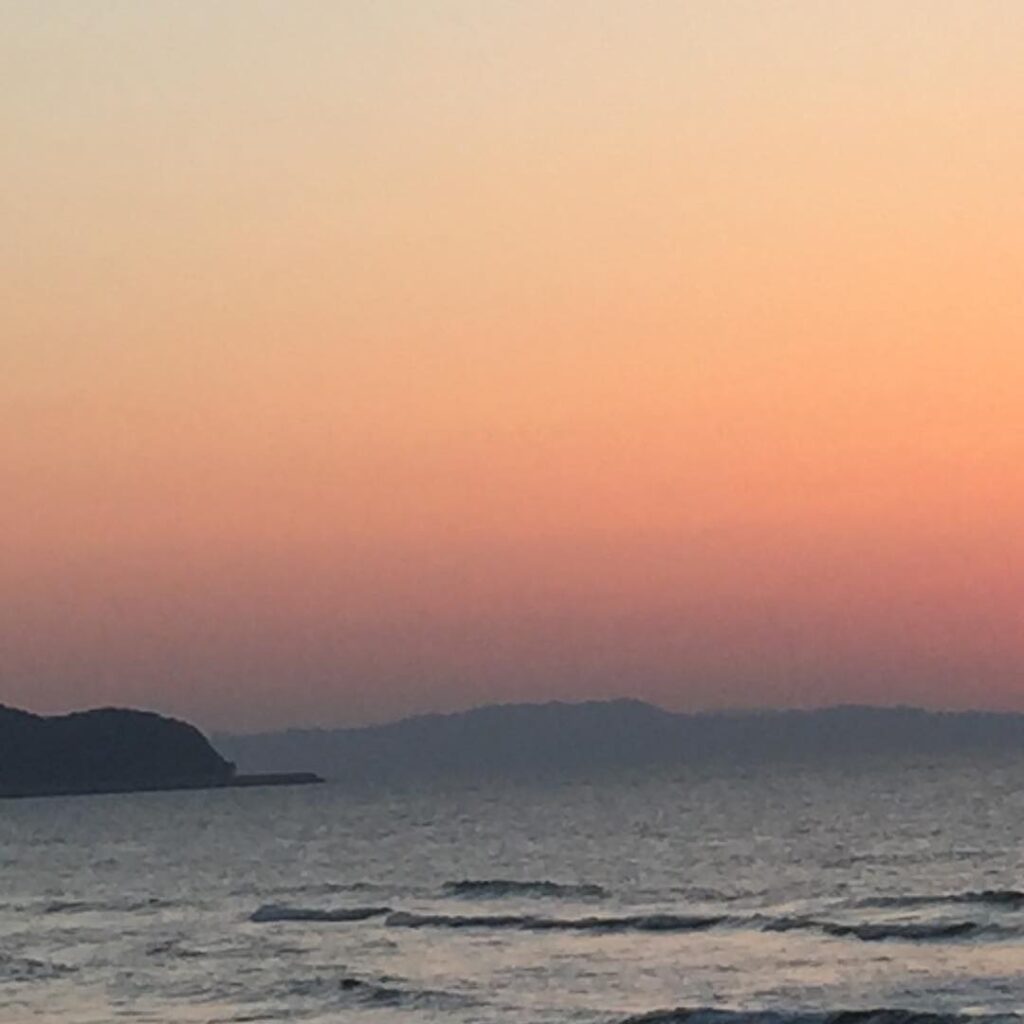 花鶴浜日没後〜♪(╹◡╹)♡波の音 静かに瞑想〜〜♪