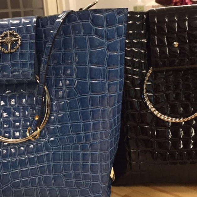 クロコ型押しエナメル仕上げ牛革のトートバッグ ブルー形が出来た〜♪(╹◡╹)♡お友達とお揃いも楽しい〜♪