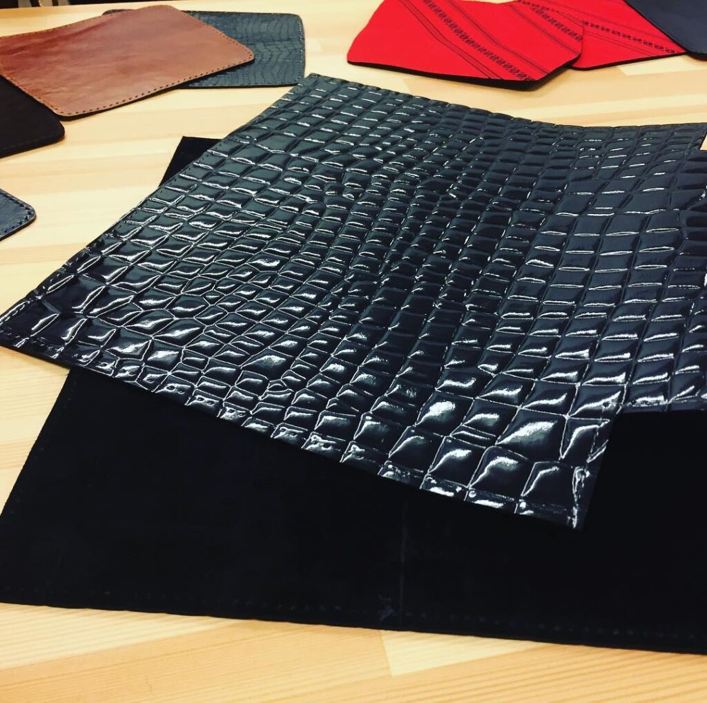 クロコ調エナメルでバックを作る〜♪