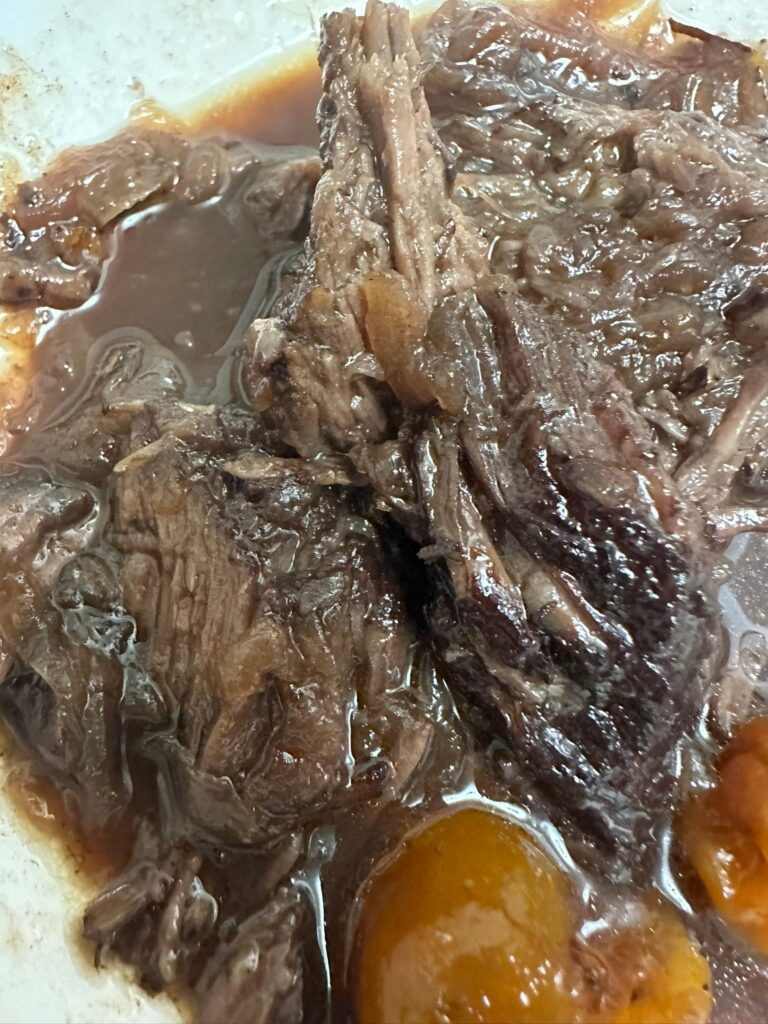 牛肉のワイン煮 赤ワイン テンプラニーリョそして 金柑の白ワイン煮 柔らかく解ける肉蒸し鶏とジュレとグリーンソースマヨネーズ和えサラダ
