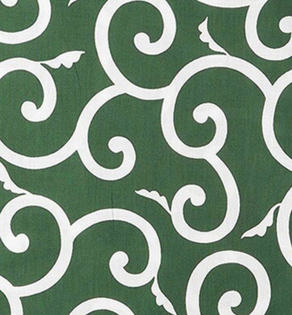 唐草模様の身体への纏い方ただ「持つ」だけでも意味はありますが、少し意識を加えると、流れが変わります。