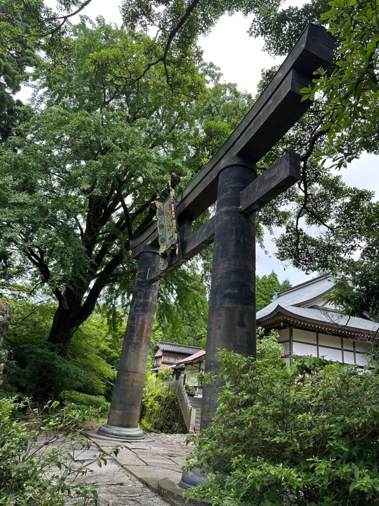添田町 英彦山へ 江戸時代の修験道の坊跡かつての繁栄 沢山の歴史を語る坊守坊に泊まり森の中で静かな時を過ごすのも良い